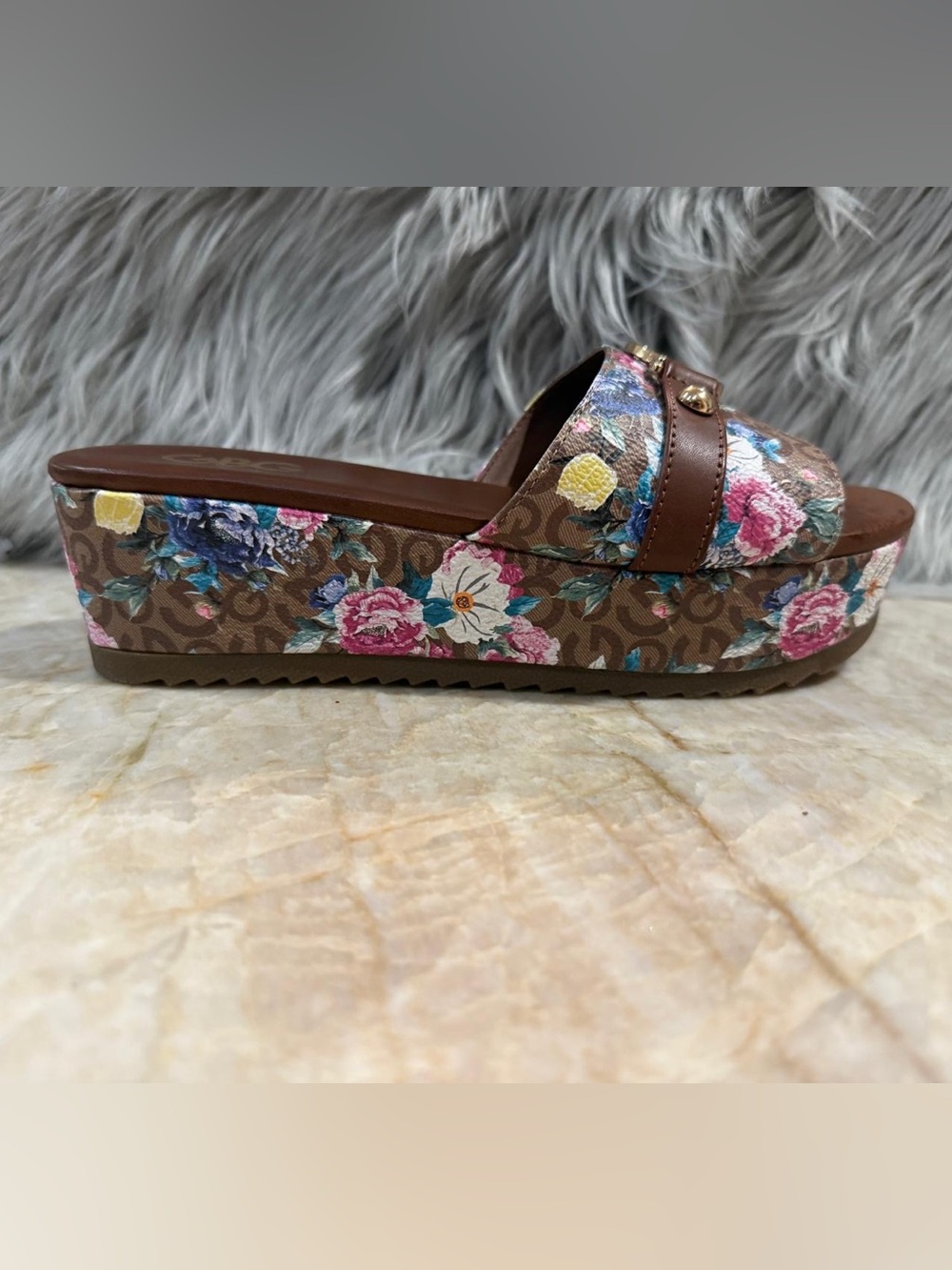 GBG Los Angeles Women's Slide One Floral Sandals. Size 6.5